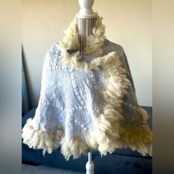 Handmade Felted Alpaca Shawl with Alpaca Fur Trim - Picture 2 of 3